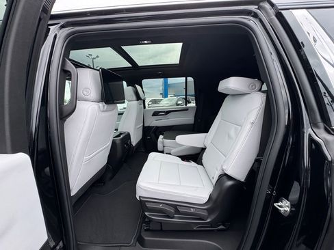 New 2026 Chevrolet Suburban Premier RWD image 10