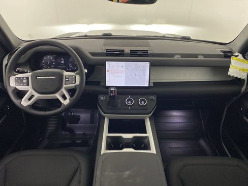 Used 2025 Land Rover Defender 110 S image 12