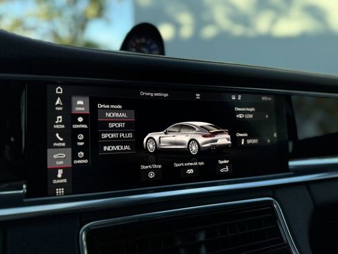 Used 2018 Porsche Panamera 4S image 36