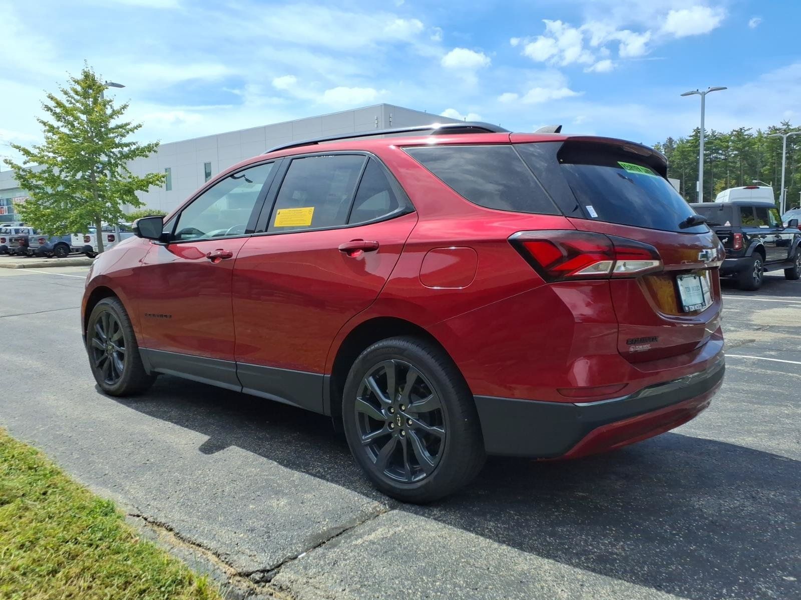 Used 2022 Chevrolet Equinox RS w/ Infotainment Package FWD image 7