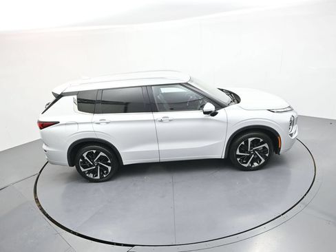 Used 2023 Mitsubishi Outlander SEL FWD image 32