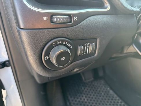 Used 2019 Jeep Cherokee Trailhawk w/ Cold Weather Group AWD/4WD image 23