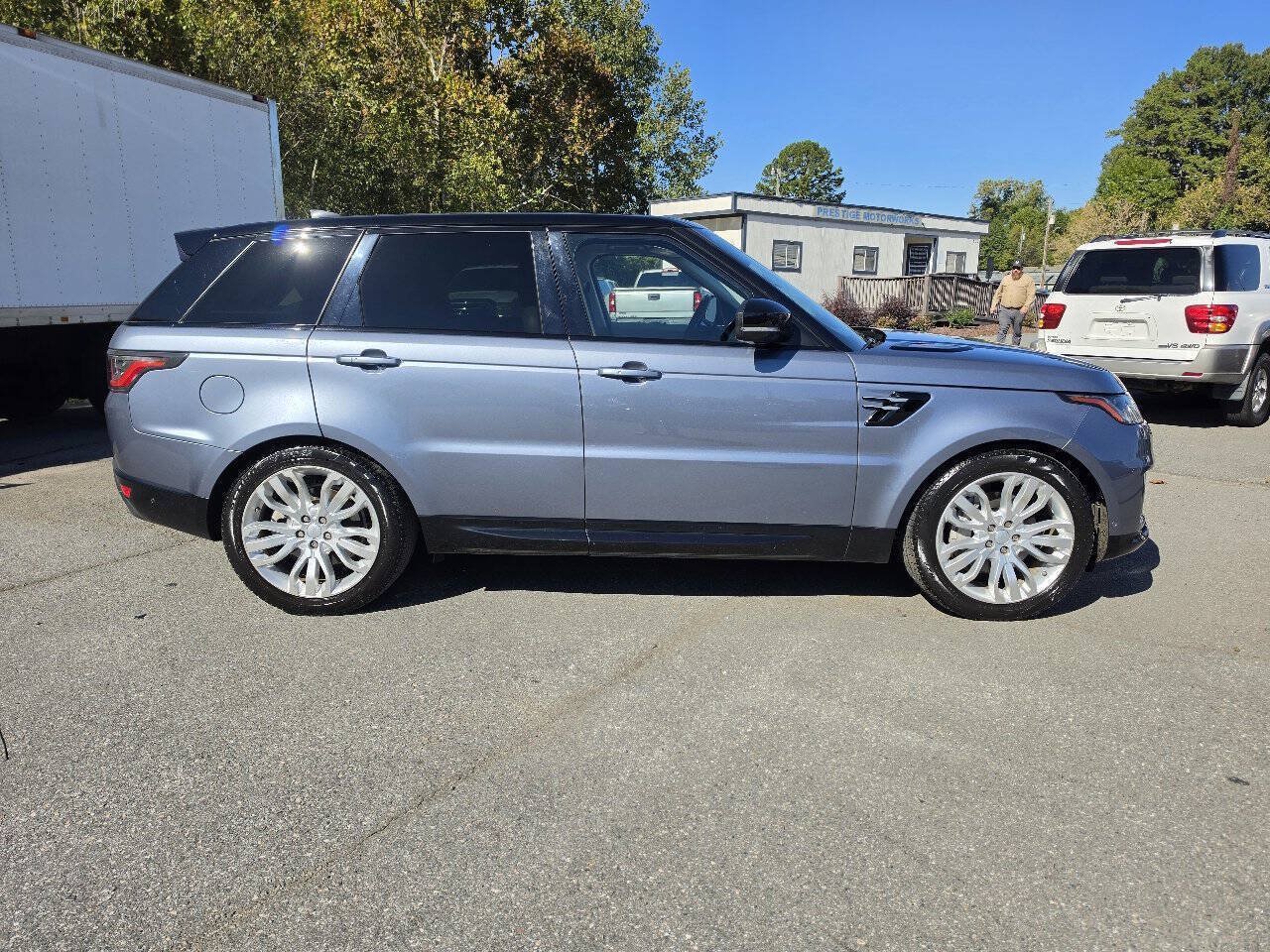 Used 2019 Land Rover Range Rover Sport HSE AWD/4WD image 4