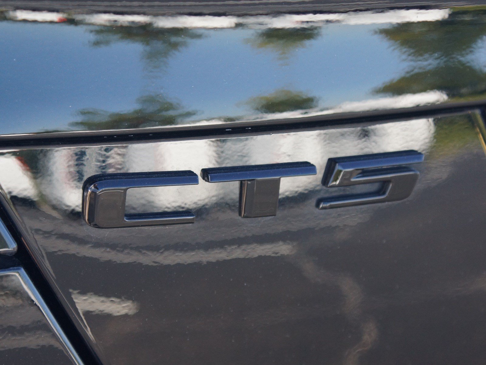 Used 2025 Cadillac CT5 V w/ LPO, ONYX Package RWD image 18