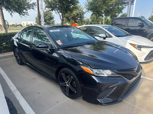 Used 2020 Toyota Camry SE w/ Convenience Package FWD image 2