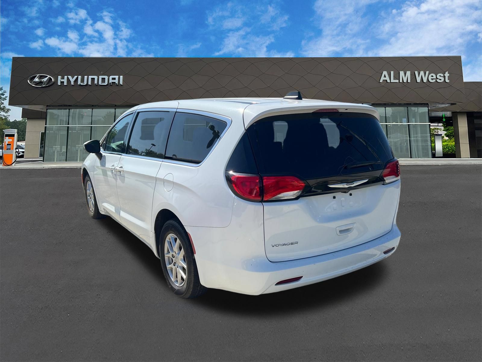Used 2022 Chrysler Voyager LX FWD image 7