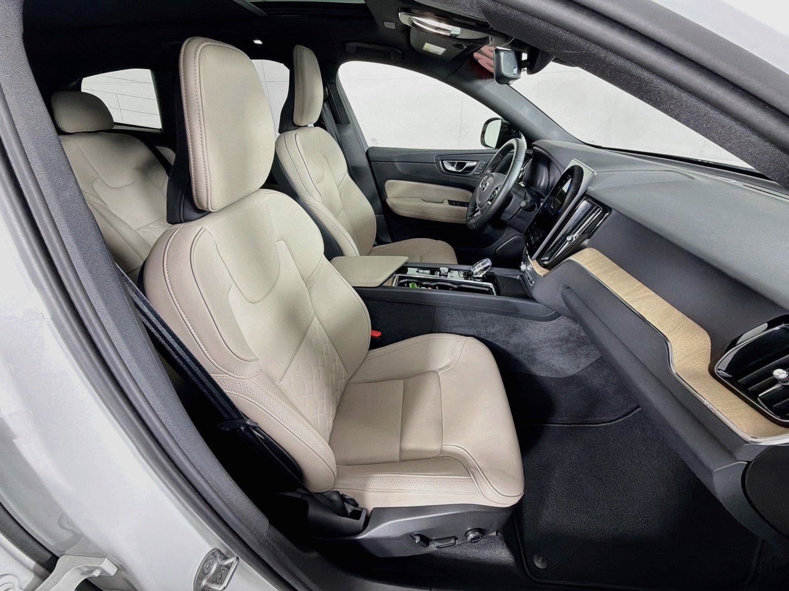Used 2026 Volvo XC60 B5 Plus AWD/4WD image 30