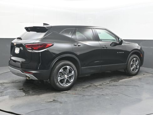Used 2025 Chevrolet Blazer LT FWD image 9
