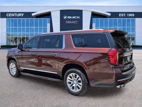 Used 2023 GMC Yukon XL Denali AWD/4WD image 6