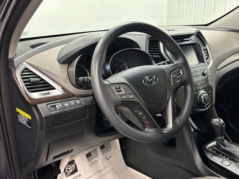 Used 2017 Hyundai Santa Fe SE FWD image 14
