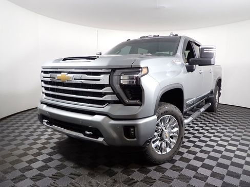 Used 2024 Chevrolet Silverado 3500 High Country w/ High Country Premium Package AWD/4WD image 2