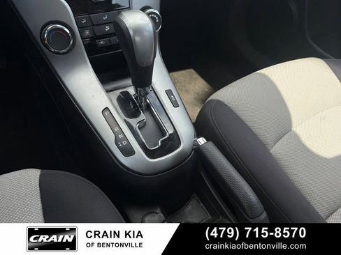 Used 2013 Chevrolet Cruze LS FWD image 16