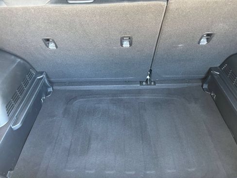 Used 2025 Kia Soul LX w/ LX Technology Package FWD image 25