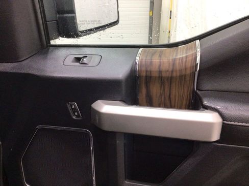 Used 2019 Ford F150 Lariat image 33