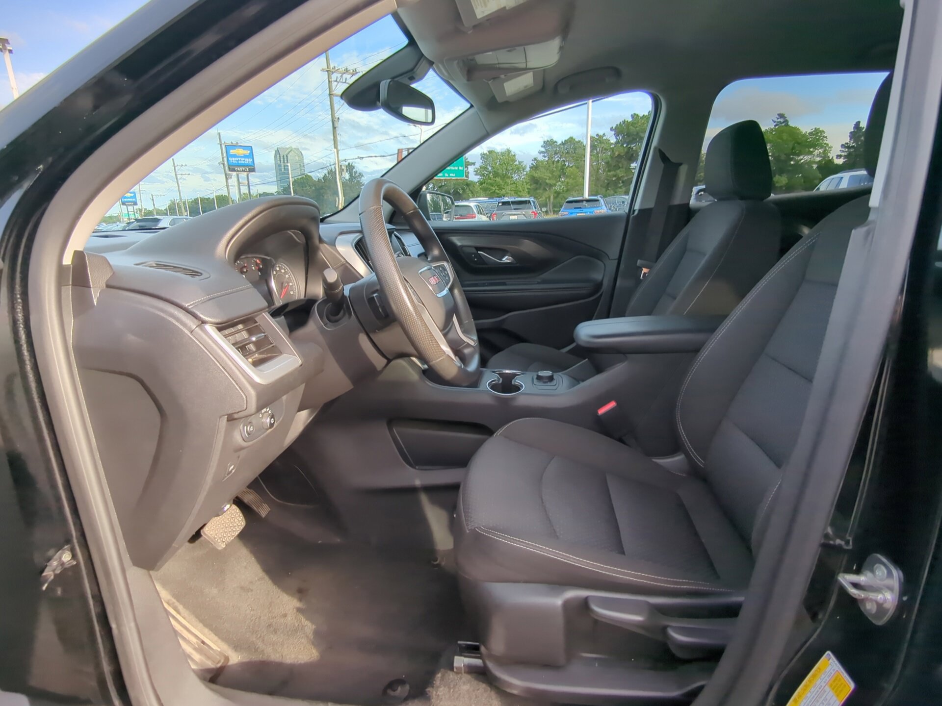 Used 2024 GMC Terrain SLE AWD/4WD image 16