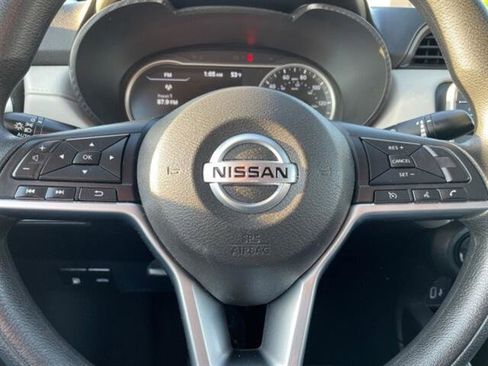 Used 2022 Nissan Versa SV image 15