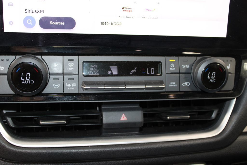 Used 2025 Toyota Grand Highlander AWD image 31