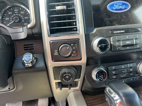Used 2020 Ford F150 Lariat w/ Equipment Group 502A Luxury AWD/4WD image 17