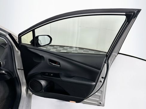 Used 2017 Toyota Prius Prime Plus image 30