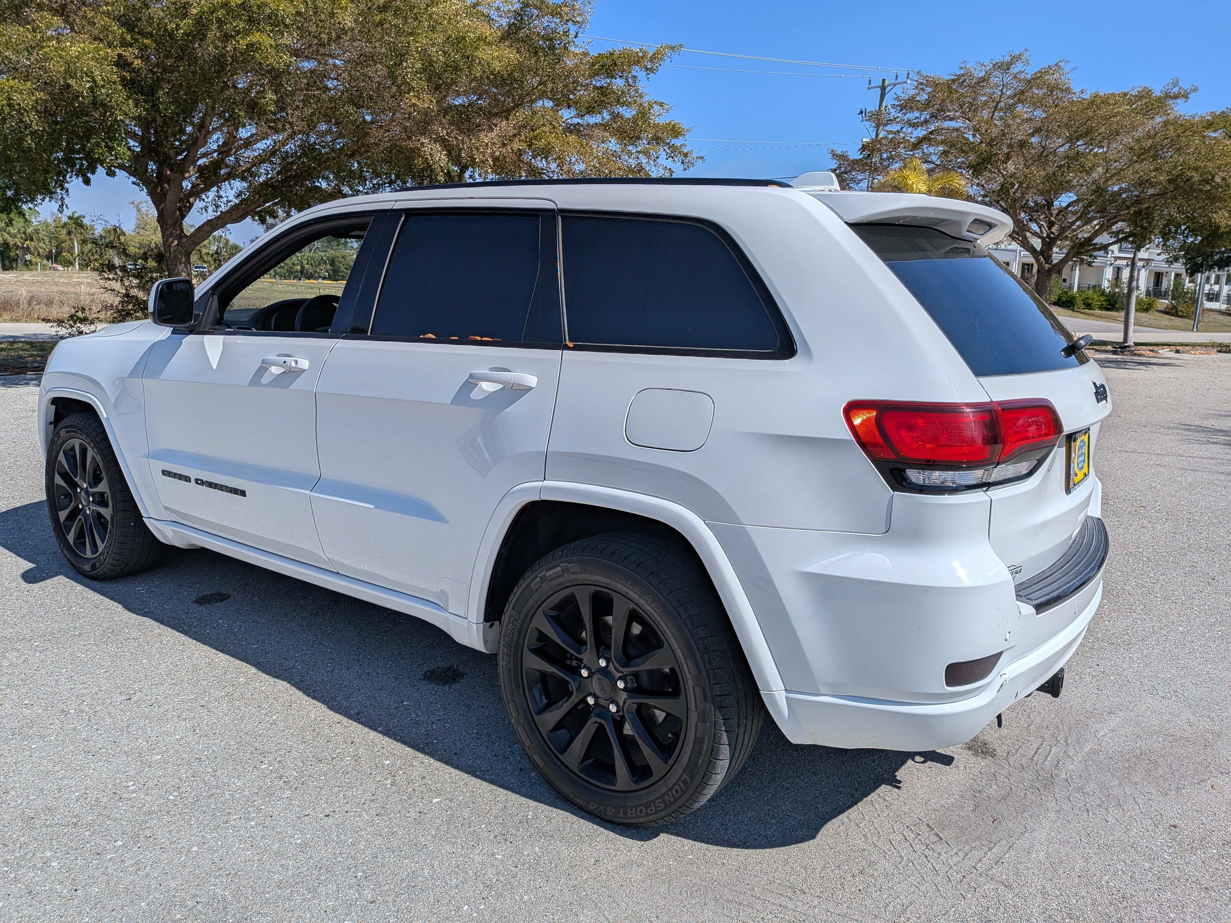 Used 2018 Jeep Grand Cherokee Altitude RWD image 6