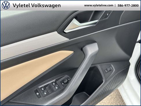 Used 2020 Volkswagen Jetta SE w/ SE Cold Weather Package image 16