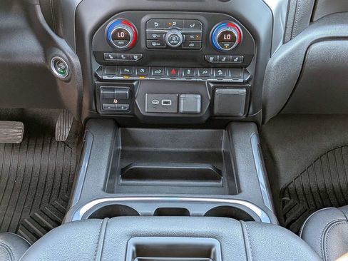 Used 2022 Chevrolet Silverado 1500 LTZ AWD/4WD image 20
