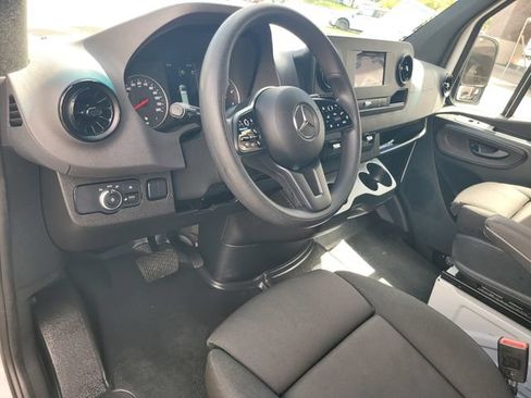 Used 2024 Mercedes-Benz Sprinter 2500 image 9