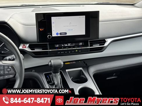 Used 2025 Toyota Sienna LE image 16