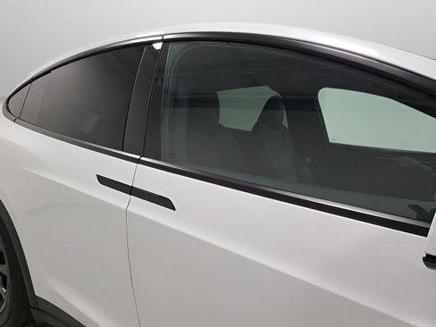 Used 2023 Tesla Model X AWD/4WD image 9
