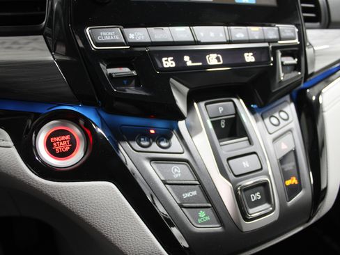 Used 2024 Honda Odyssey Elite image 16