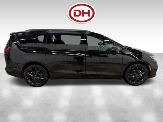 New 2026 Chrysler Pacifica Select w/ S Appearance Package FWD image 2