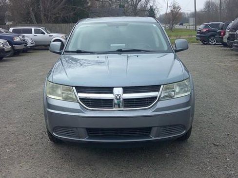 Used 2009 Dodge Journey SXT image 2