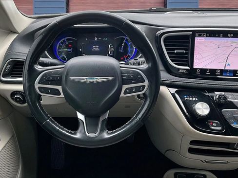 Used 2021 Chrysler Pacifica Touring-L image 5