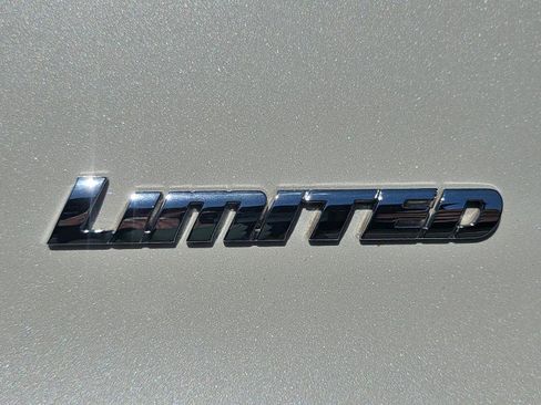 Used 2018 Toyota 4Runner Limited AWD/4WD image 30
