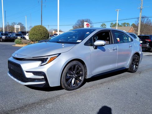 Certified 2023 Toyota Corolla SE w/ SE Premium Package image 3