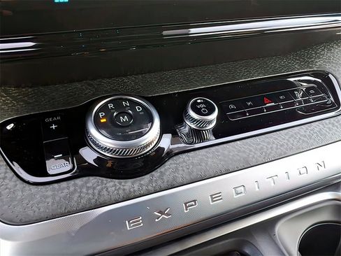 New 2025 Ford Expedition Tremor image 9