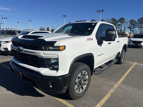 Used 2025 Chevrolet Silverado 2500 Custom w/ Custom Convenience Package image 1