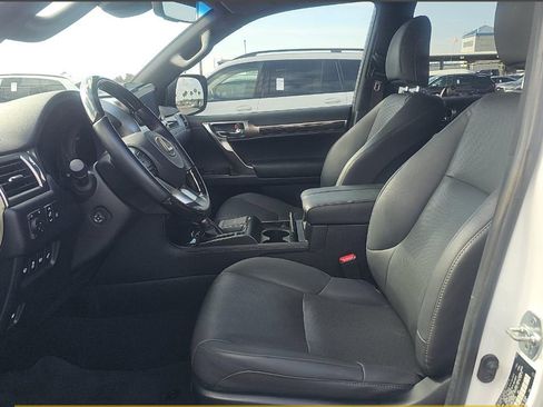 Used 2023 Lexus GX 460 Premium w/ Accessory Package image 6