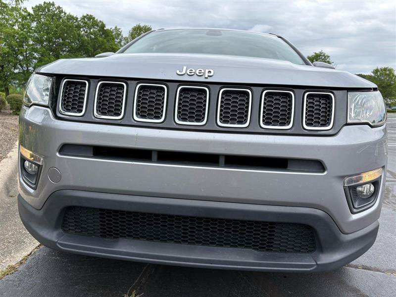 Used 2018 Jeep Compass Latitude w/ Popular Equipment Group FWD image 5