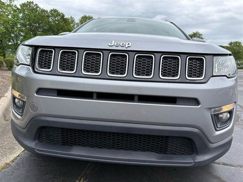 Used 2018 Jeep Compass Latitude w/ Popular Equipment Group FWD image 5
