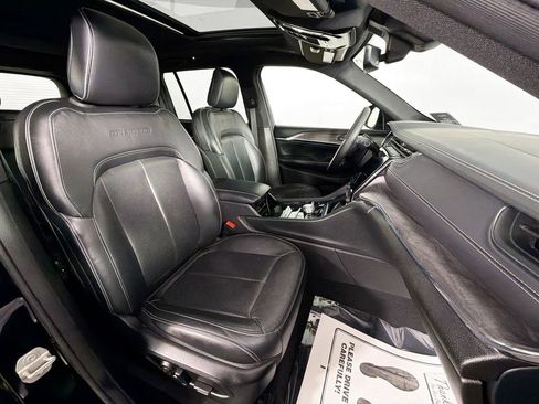 Used 2023 Jeep Grand Cherokee Overland image 30