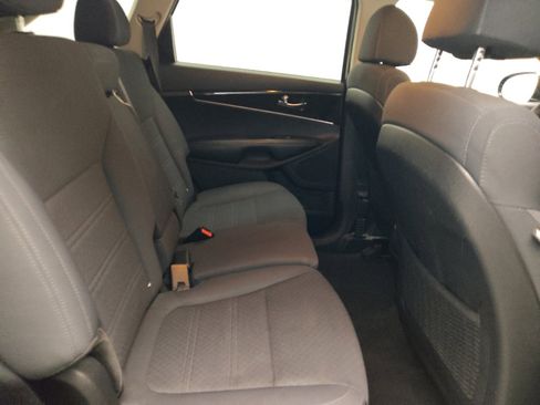 Used 2018 Kia Sorento LX image 19