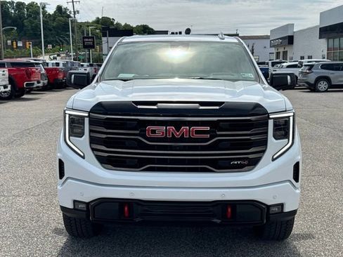 Used 2025 GMC Sierra 1500 AT4 w/ AT4 Premium Package AWD/4WD image 9