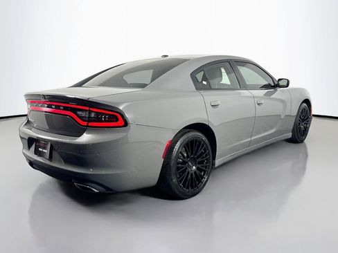 Used 2019 Dodge Charger SXT RWD image 5