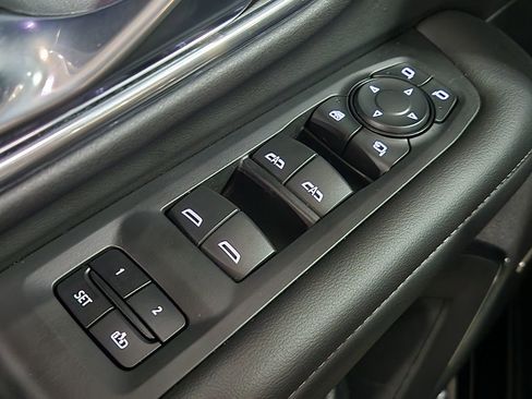 Used 2023 Chevrolet Suburban Z71 w/ Luxury Package AWD/4WD image 45