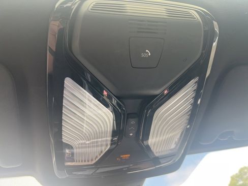 Used 2023 BMW 230i Coupe w/ Convenience Package image 17