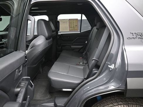 Used 2025 Toyota 4Runner TRD Off-Road Premium image 32