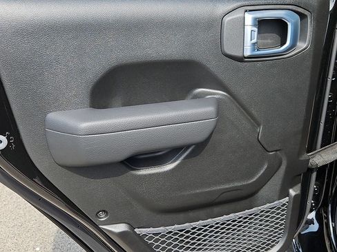 New 2026 Jeep Gladiator Sport AWD/4WD image 17