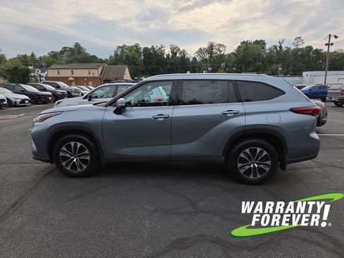 Used 2021 Toyota Highlander XLE AWD/4WD image 4