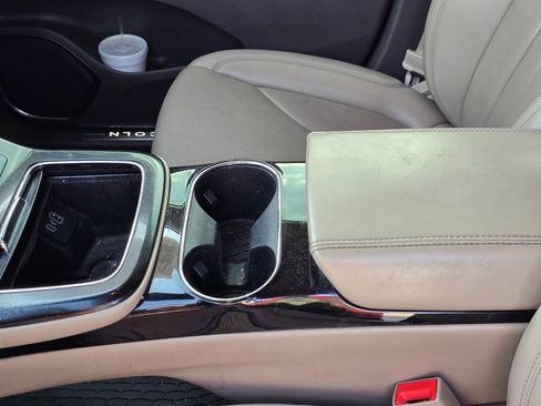 Used 2022 Lincoln Nautilus Reserve w/ Equipment Group 201A image 13